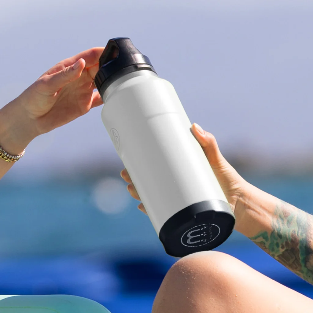 MAGNEBottle 36oz with Cap - Image 12